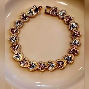 Fashion Braslet. Gold plated, Cubic Zirconia Heart-Shaped, High Quality.19 cm.